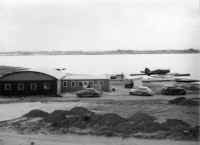 office-hangar.jpg (1187272 bytes)